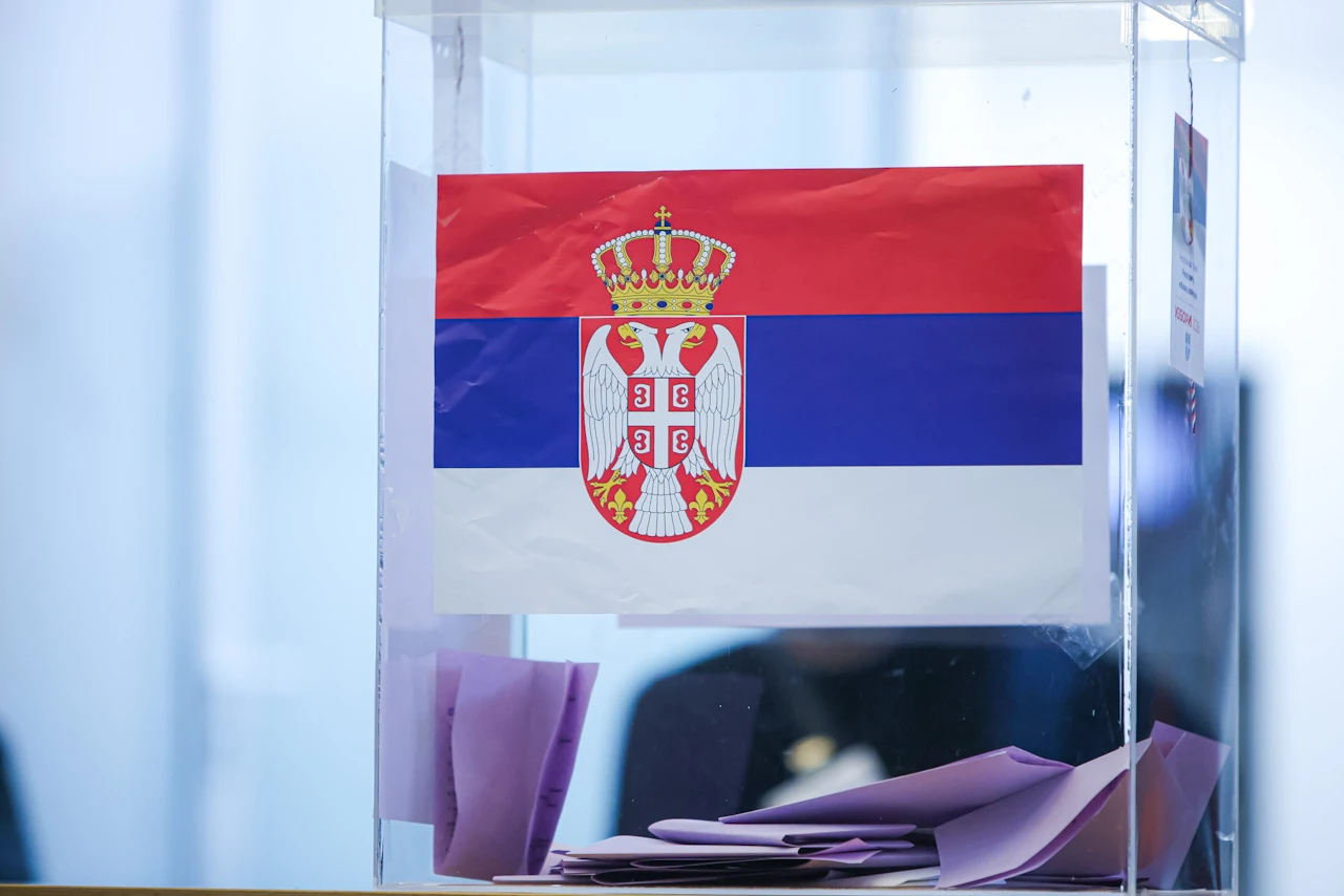 VIDEO | Glasovao Ilija Srdanović, nositelj Studentske liste i jedan od glavnih Vučićevih izazivača