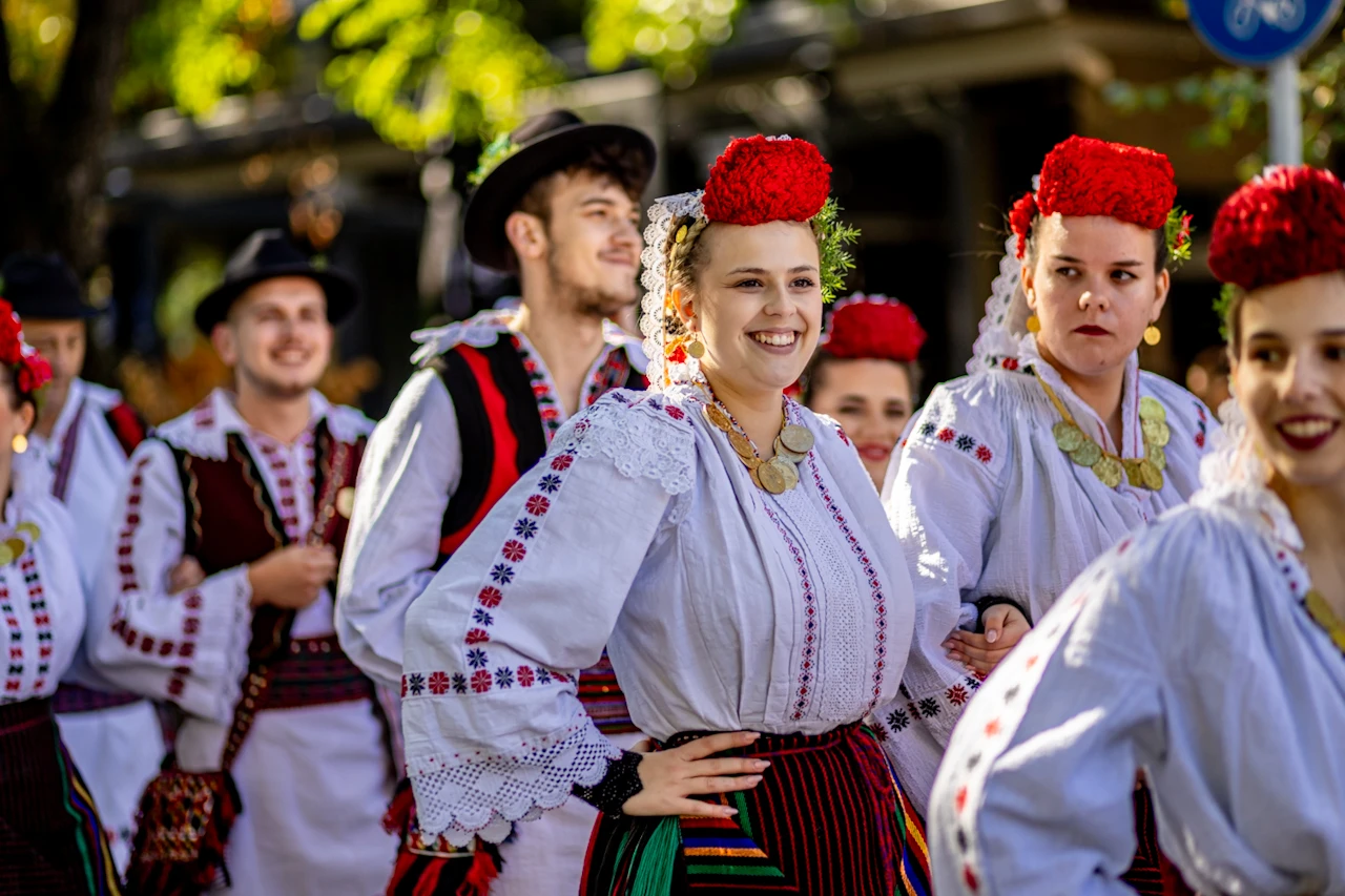 FOTO | Kosača u znaku tradicije: Folkloraši iz BiH i Hrvatske okupili se u Mostaru