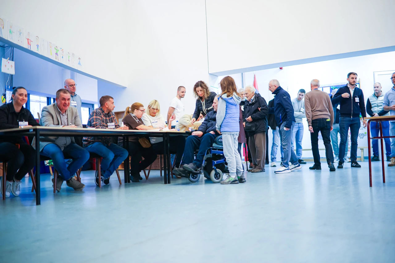 CRTA: Do 13 sati u Srbiji glasovalo 41,1 posto građana