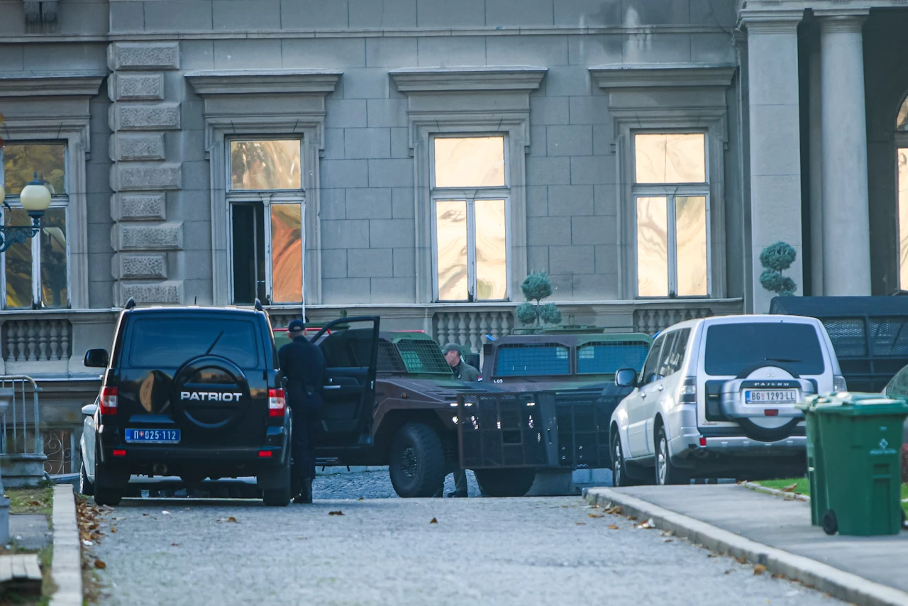 FOTO | Velike policijske snage raspoređuju se u središtu Beograda