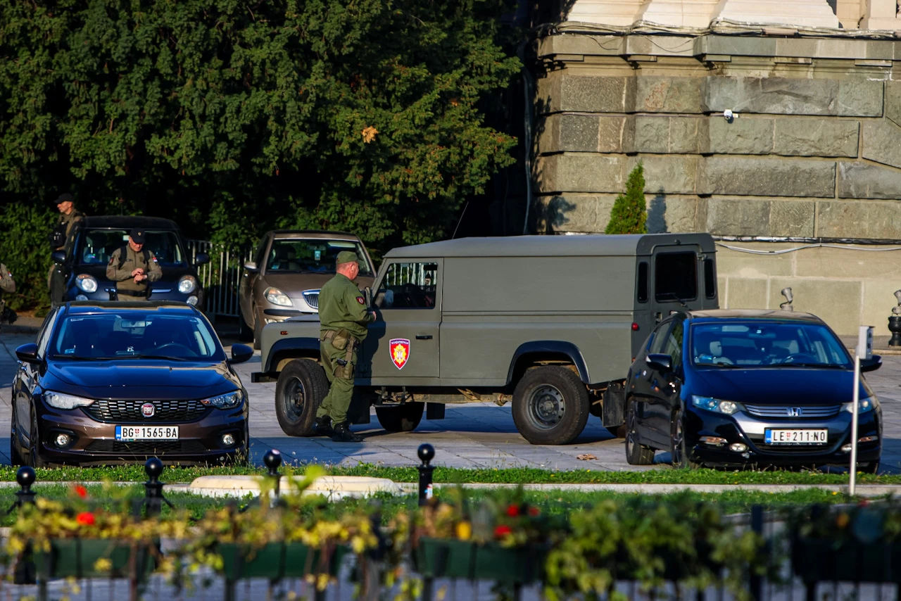 Srbija ulazi u noć: Čeka se zatvaranje birališta, policija zauzima pozicije u Beogradu