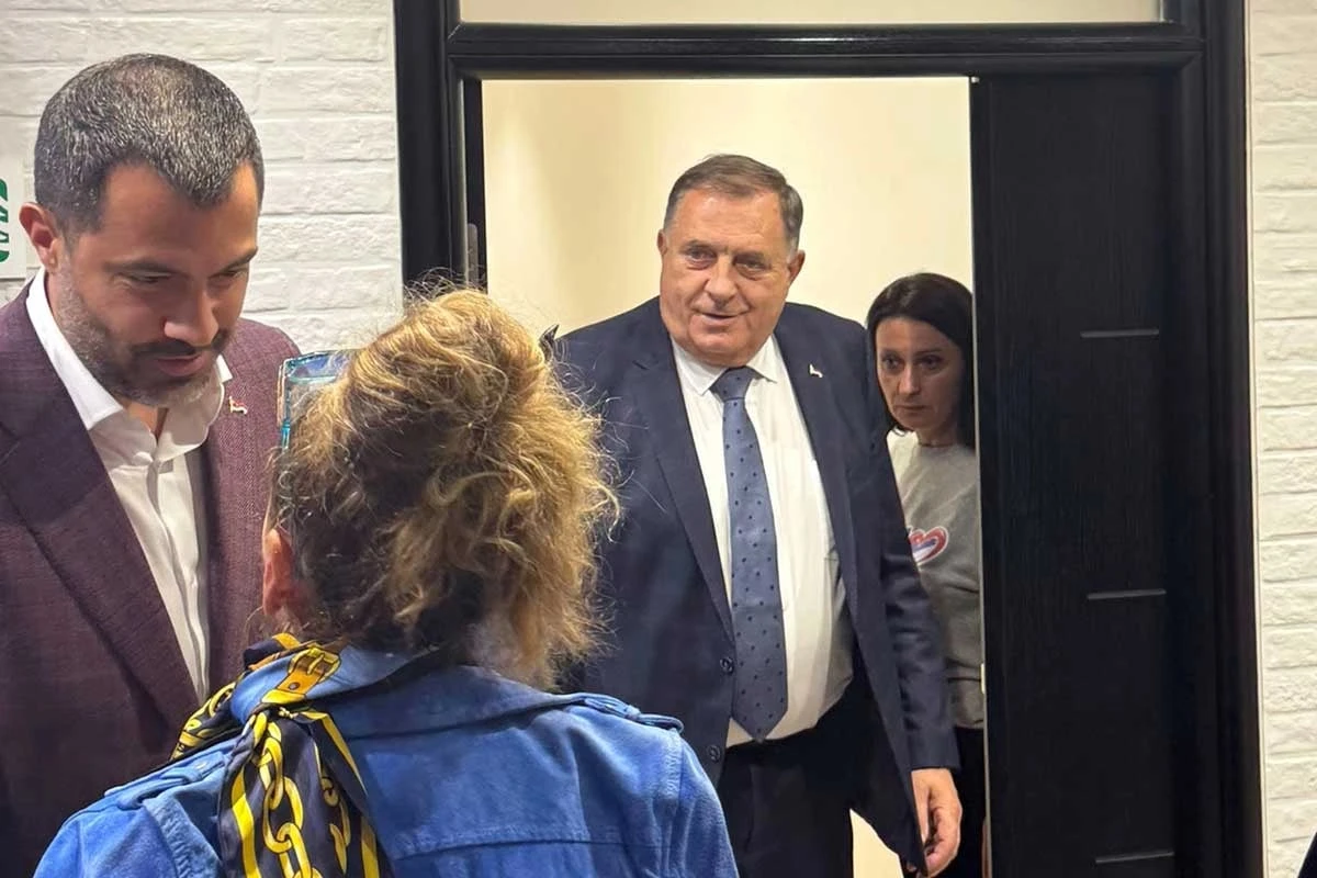 Izborna noć u Beogradu: Dodik uz Vučića, SNS zatvorio vrata četirima redakcijama
