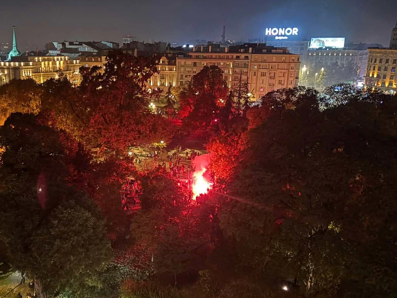 Slavlje u Beogradu: Zapaljen je Ćacilend