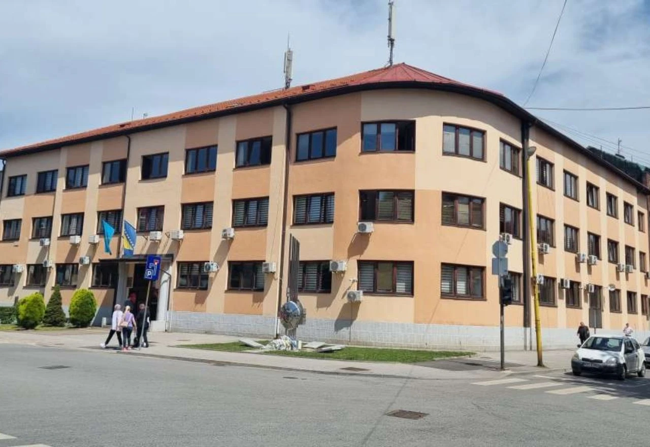 Jednomjesečni pritvor za dvojac kod kojeg su pronađeni droga i pištolj