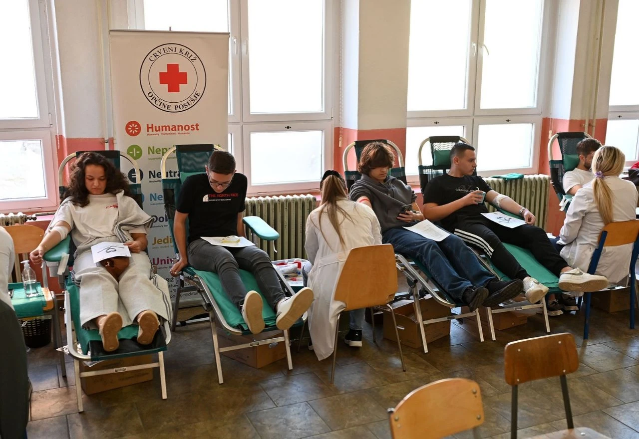 Učenici i djelatnici srednjih škola u Posušju darovali 51 dozu krvi