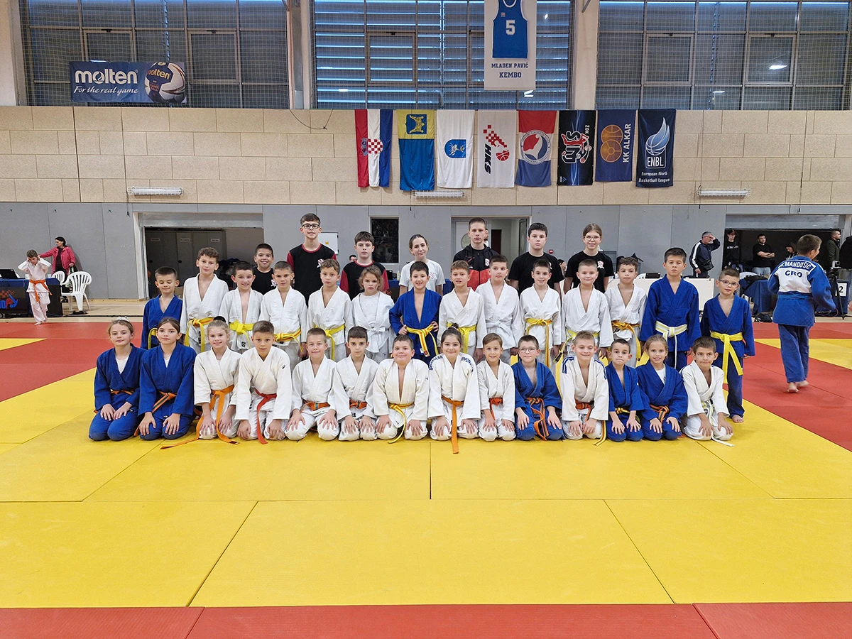 Mostarski Herceg briljirao u Sinju: Osvojili 31 medalju i dva pehara