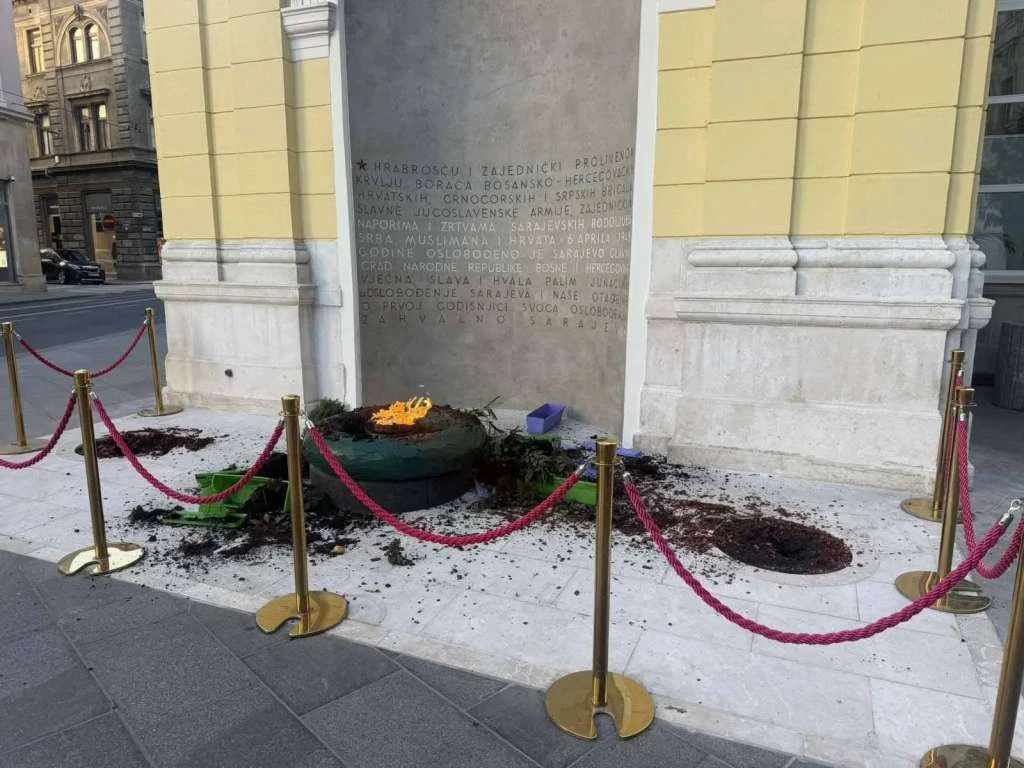 SDP Sarajevo osudio devastaciju Vječne vatre: "Ovo nije samo uništavanje javne imovine"