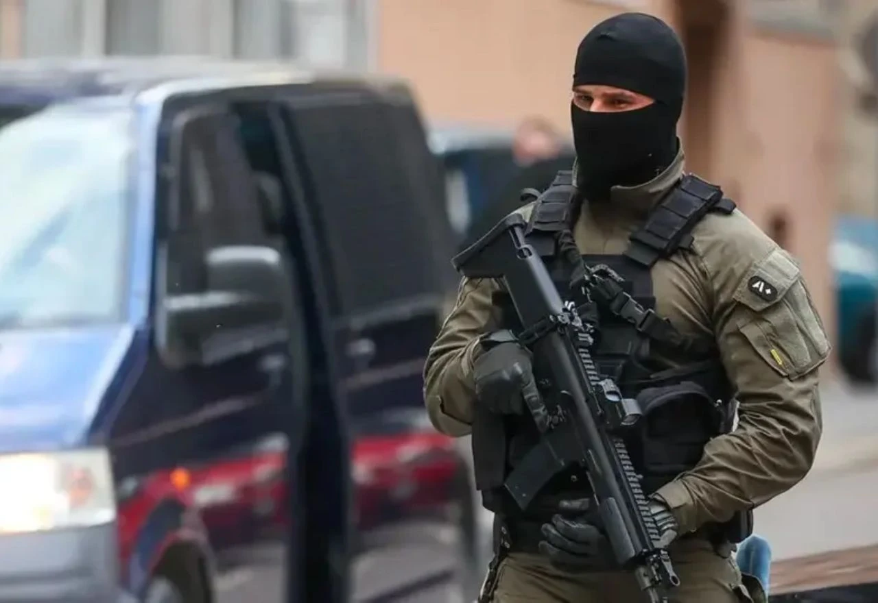 Velika policijska akcija u Sarajevu: Zaplijenjena droga i oružje