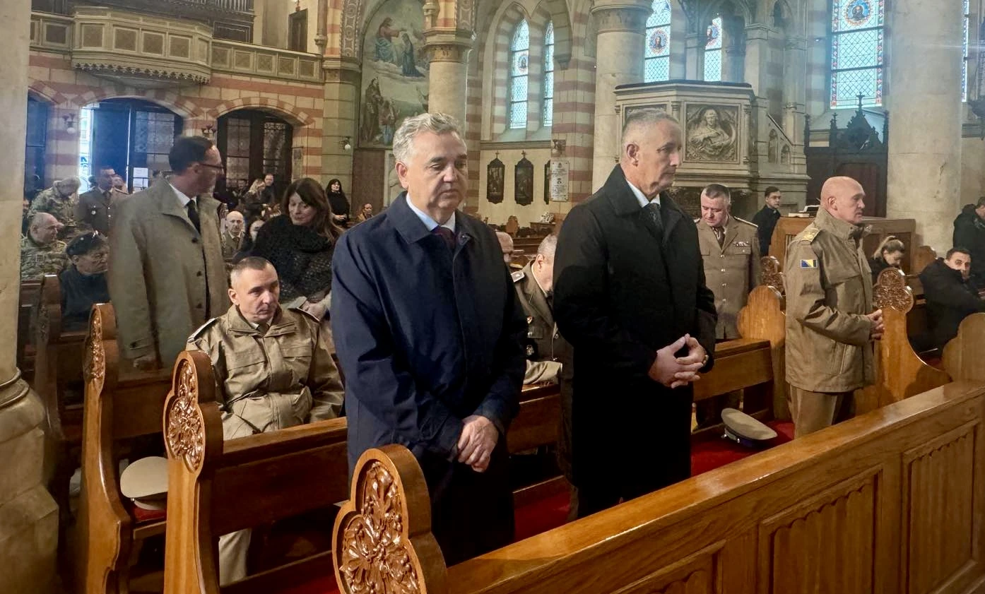 U Sarajevu se prisjetili poginulih i nestalih branitelja HVO-a: Odana počast uz molitvu i svijeće