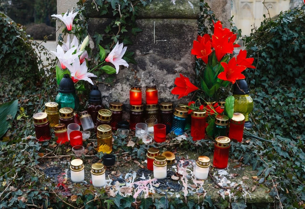 Sve više ljudi plaća održavanje grobova