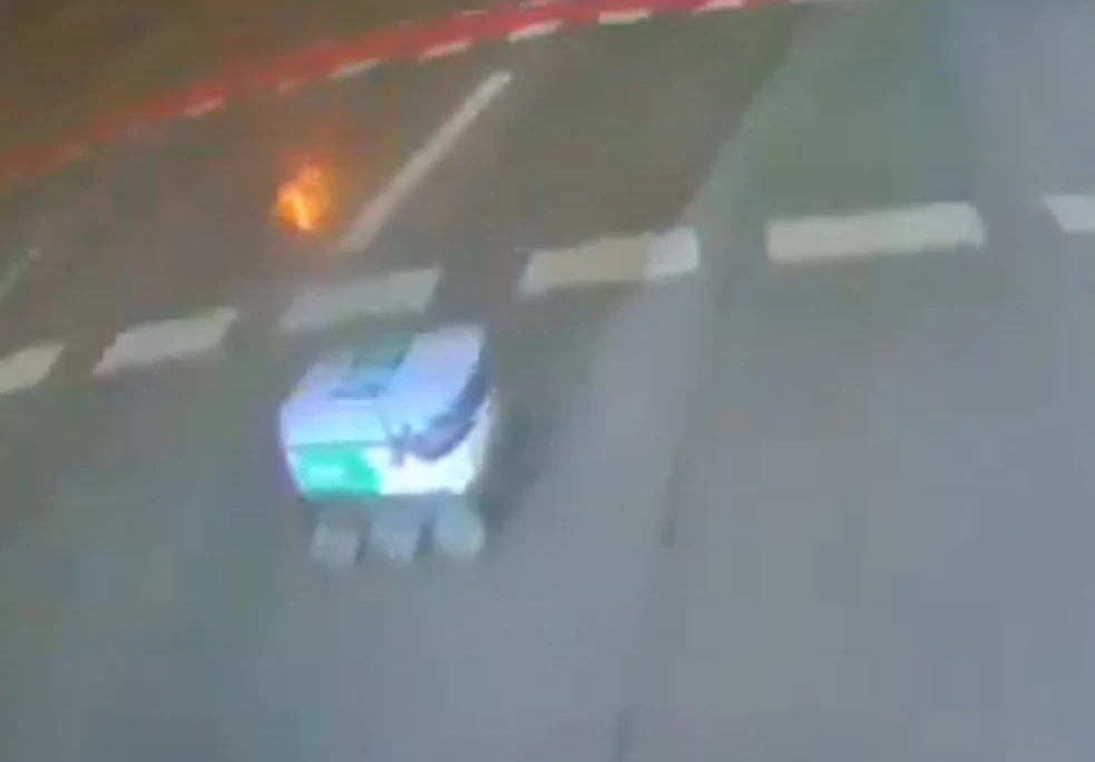 Robotsko vozilo skrivilo sudar s devet ozlijeđenih pa pobjeglo s mjesta nesreće