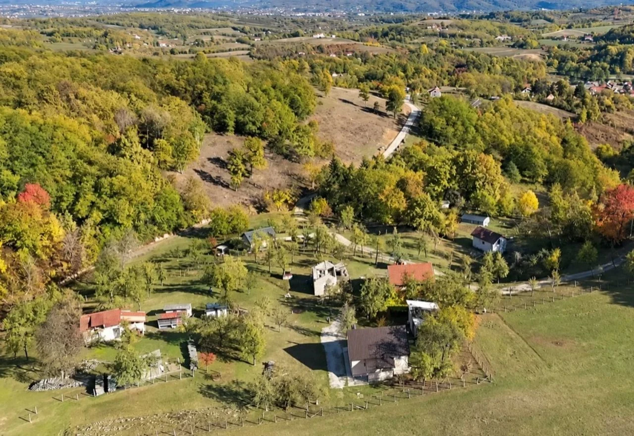 Nude besplatnu kuću i plaću od 1.800 KM: Traže obitelj koja je spremna preseliti se na selo