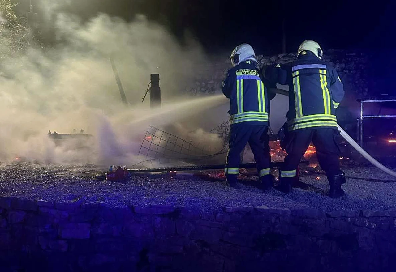 Izbio požar u ugostiteljskom objektu u Starom gradu u Mostaru
