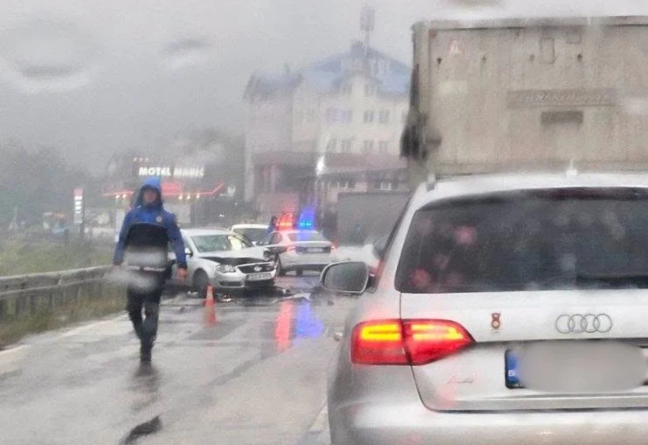 FOTO | Jedna osoba teško ozlijeđena u sudaru na M-17