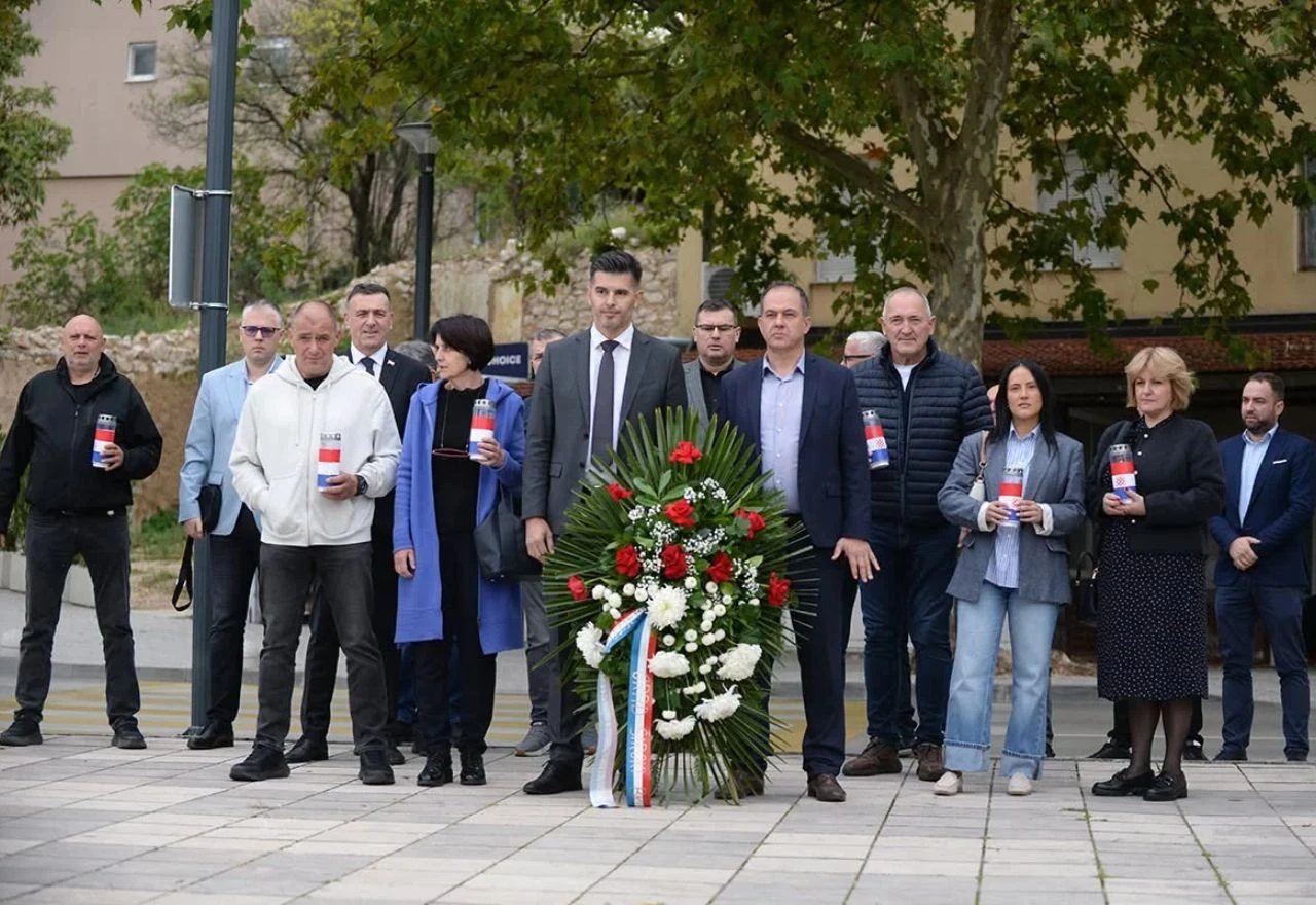 Odana počast poginulim hrvatskim braniteljima i civilima uoči Svih svetih i Dušnog dana