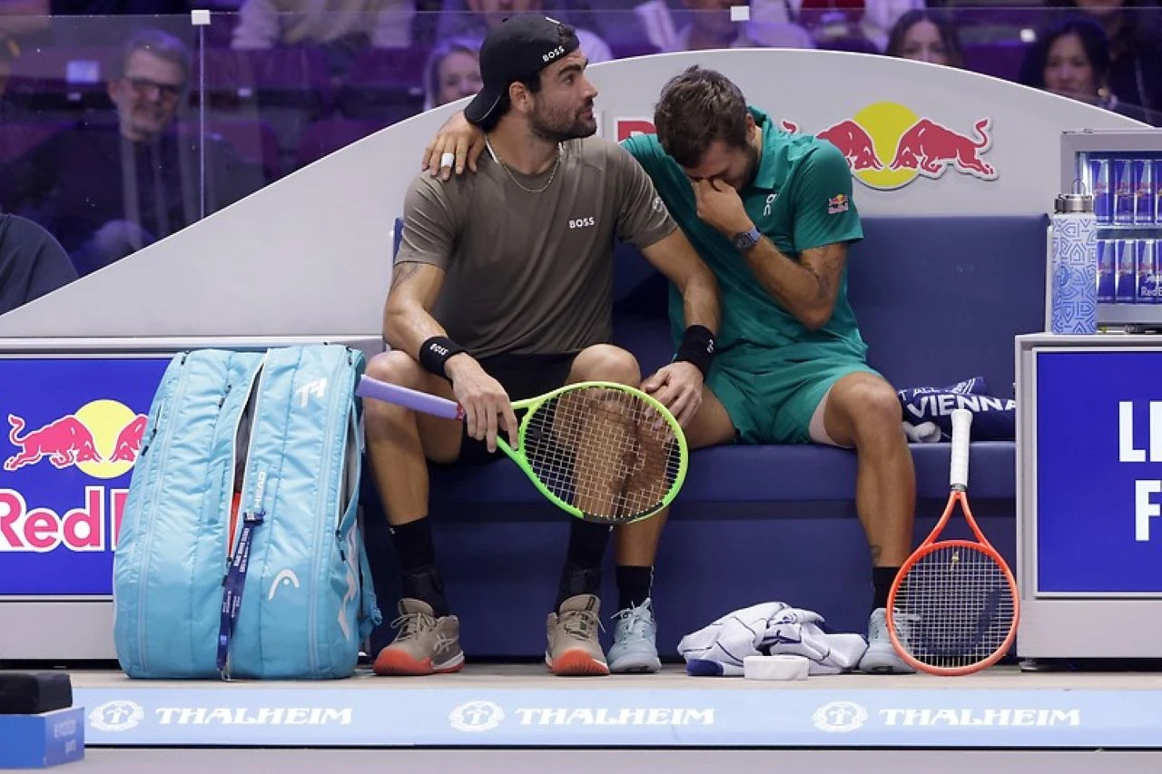 Drama u Beču: Talijanski tenisač u suzama predao meč, zabrinuo navijače zbog ATP Finalsa