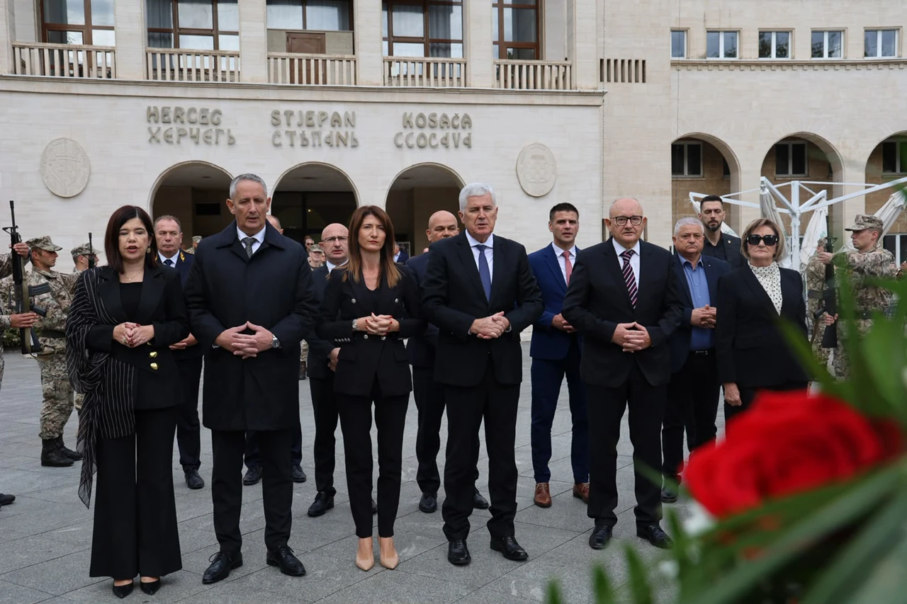 FOTO | Izaslanstvo HNS-a odalo počast preminulim hrvatskim braniteljima