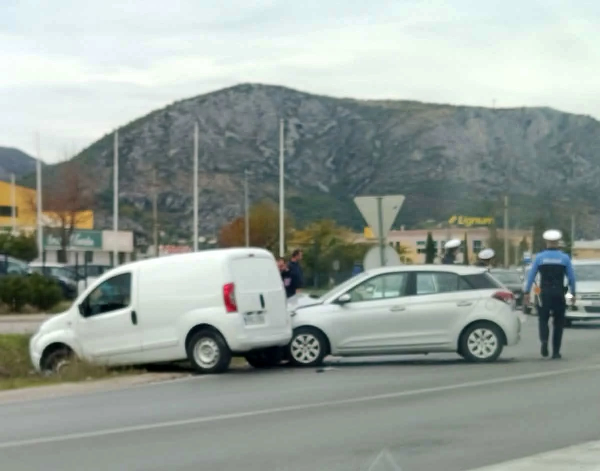 Sudar na jednom od najprometnijih križanja južno od Mostara: Policija regulira promet