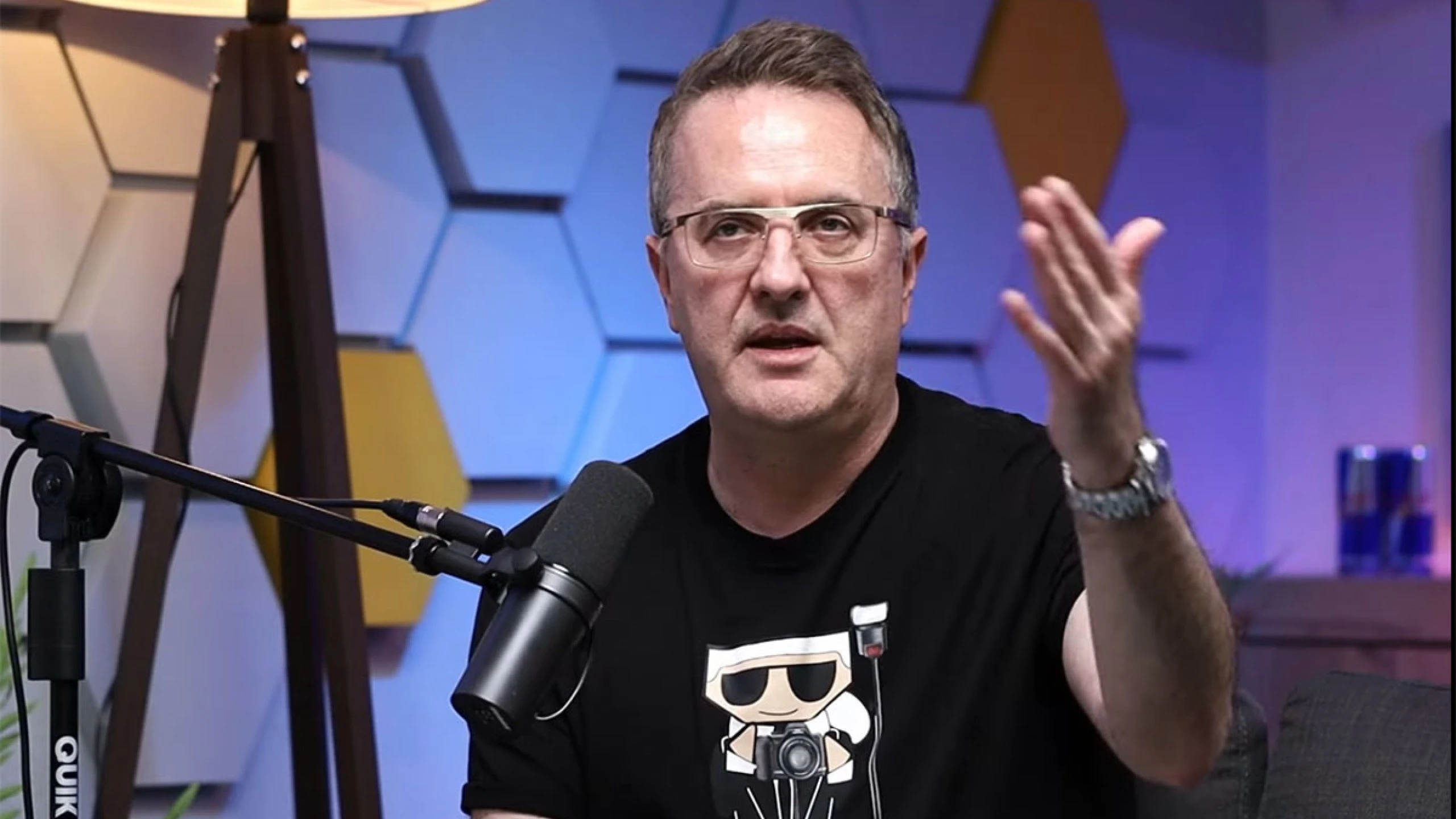 PODCAST KOJI ĆE VAM OTKRITI NEOČEKIVANE DETALJE O POPULARNOM VODITELJU