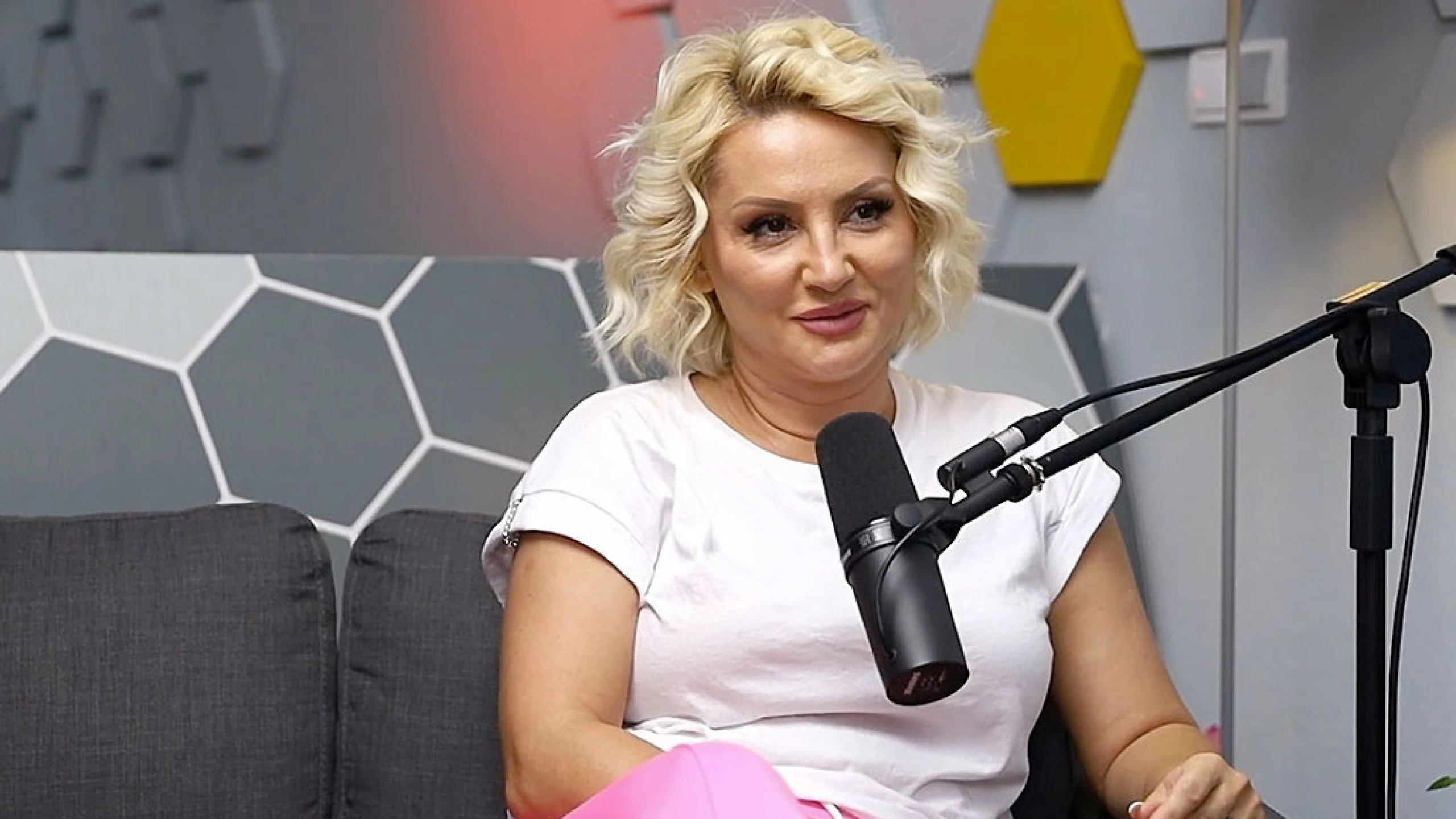 NEMAM POTREBU DA BUDEM SAMO LIJEPA, ŽELIM NEŠTO I DA KAŽEM