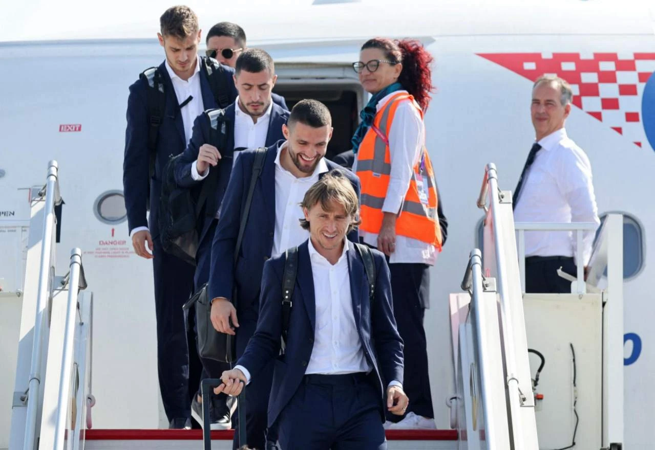 Vatreni sletjeli u Dohu