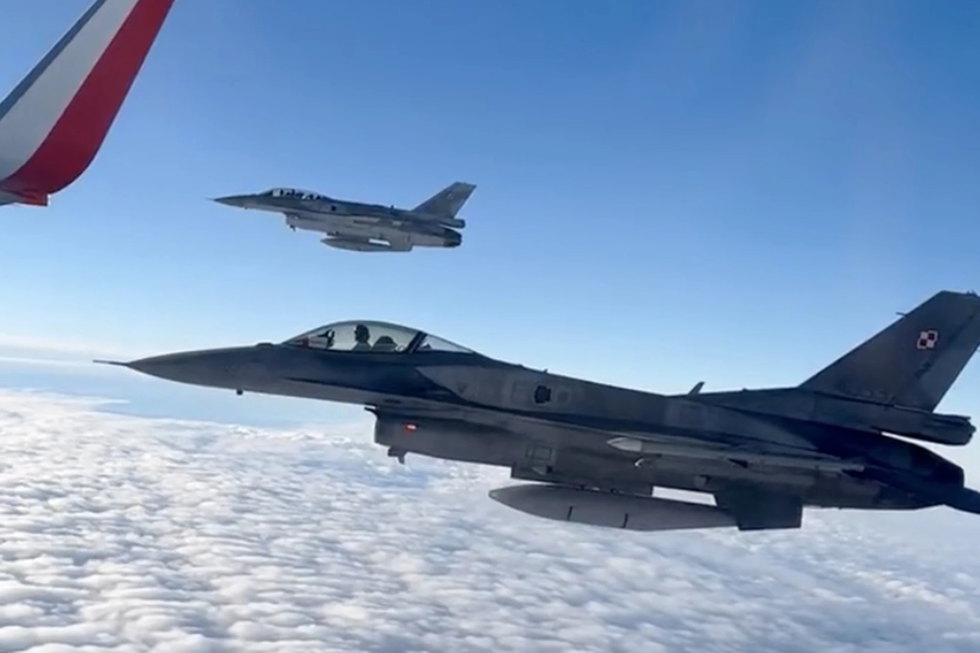 Poljski lovci F16 ispratili reprezentaciju 