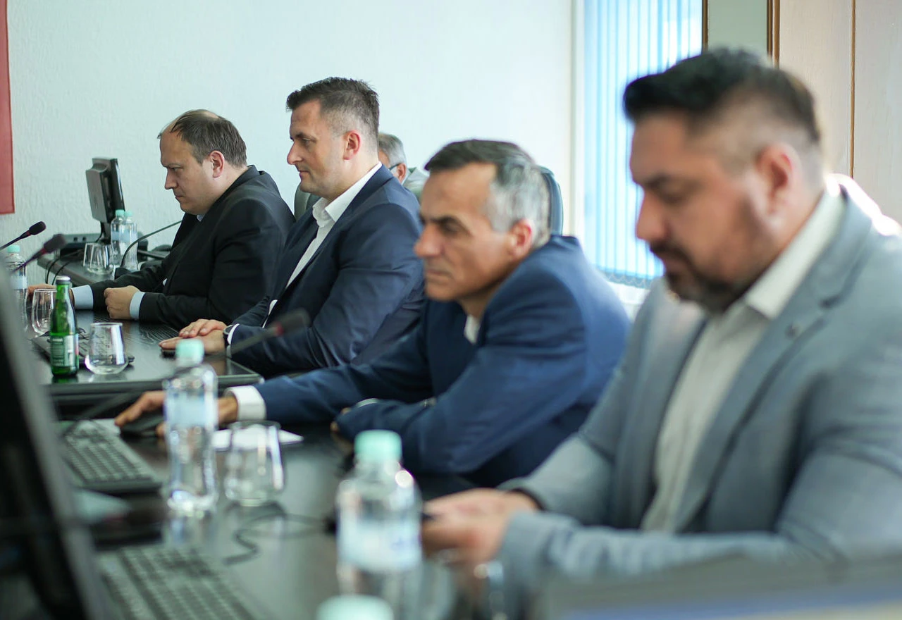 Županija sa 3500 prosvjetara i 1100 MUP-ovaca