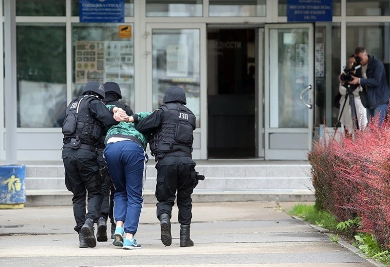 Policajci osumnjičeni za zlostavljanje: "Postrojili su nas uza zid, držeći automatsku pušku"