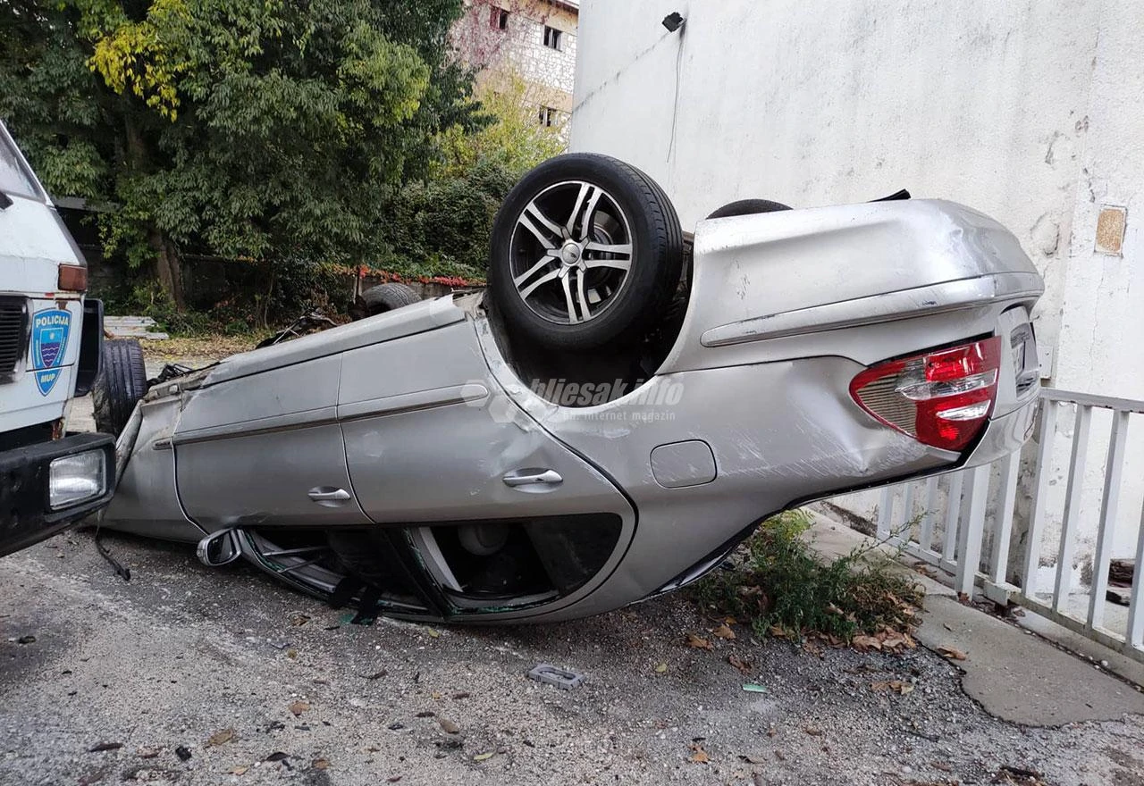 Čapljina: Mercedes na krovu