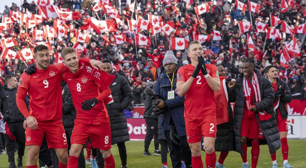 Alphonso Davies prevodi Kanadu