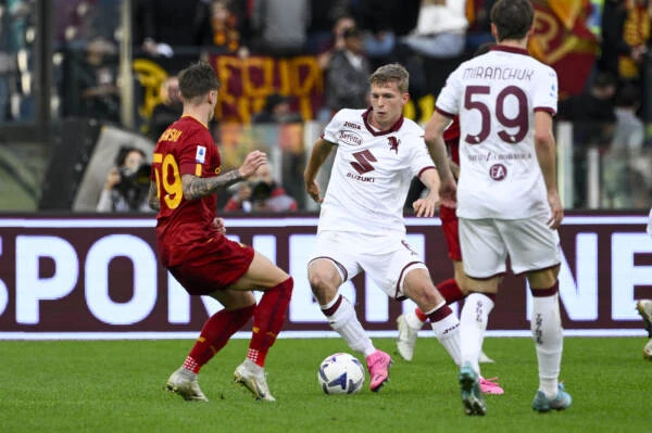 Mourinho dobio crveni, Roma izvukla bod