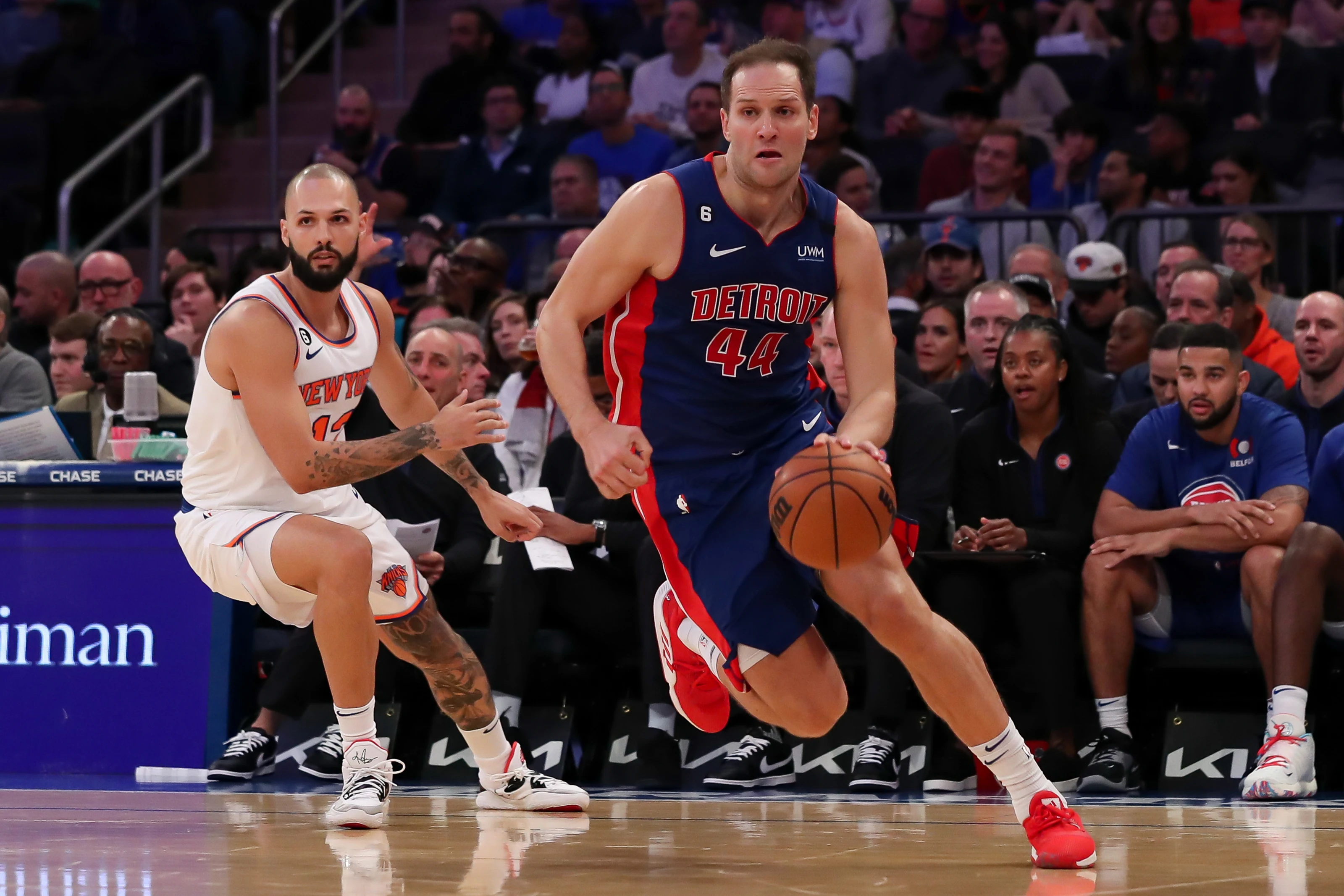 Pistonsi i Lakersi tonu sve dublje 