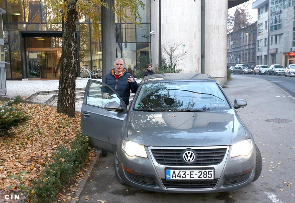 Optužen - Vozio auto stranke, prijavio ga kao privatni a nije imao položen vozački