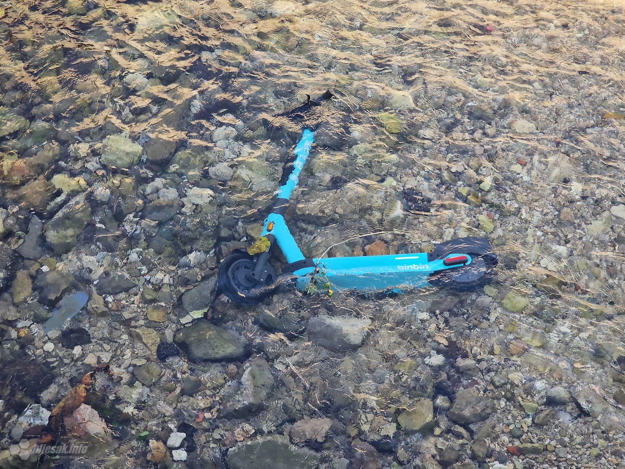 Električni romobil BinBin završio u Radobolji