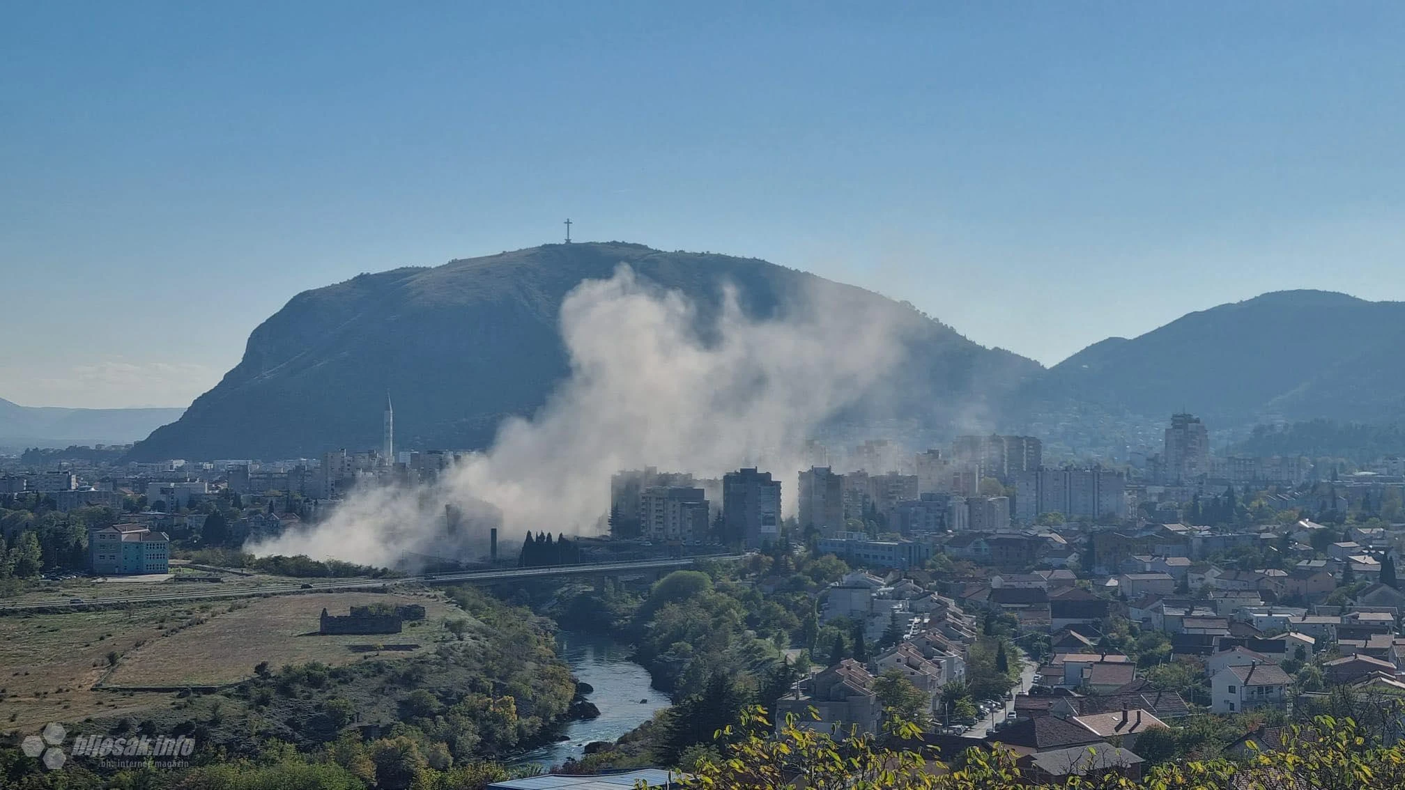 VIDEO | Mostar: Zgrada nestala u dimu