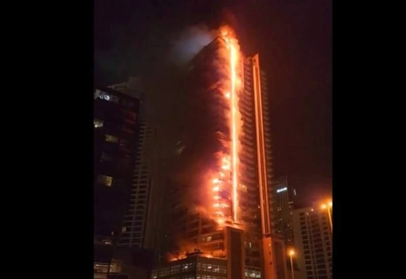 VIDEO | Požar u Dubaiju: Plamen gutao neboder od 35 katova 