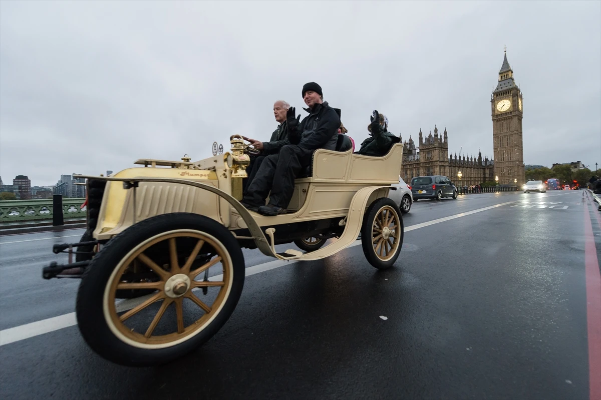 Utrka oldtimera: Sudjelovalo više od 350 vozila proizvedenih prije 1905. godine