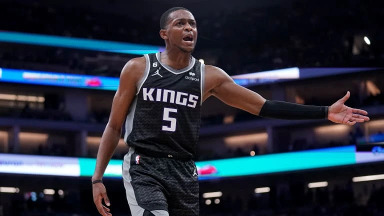 Fox sa sirenom šokirao Orlando, Sunsi uzvratili Blazersima 