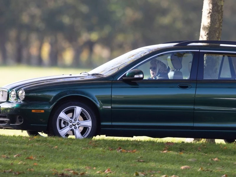 Prodaje se Jaguar kraljice Elizabete II.