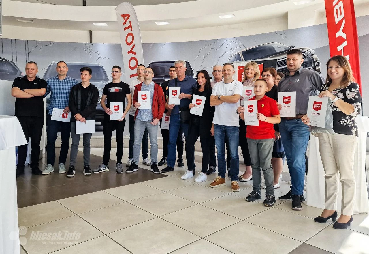 Uručene diplome polaznicima Toyota Hibridne škole