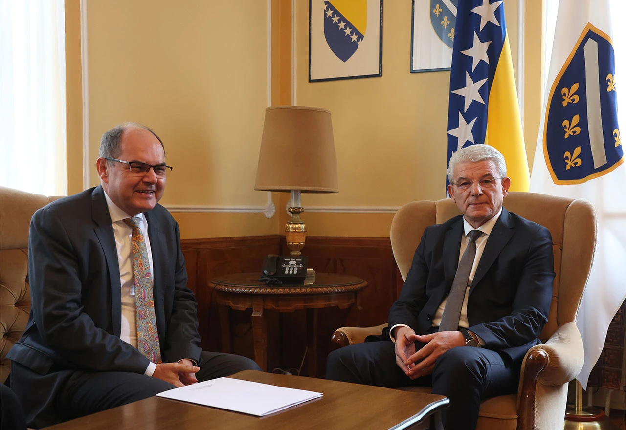 Nakon Komšić i Džaferović traži preispitivanje Schmidtove odluke
