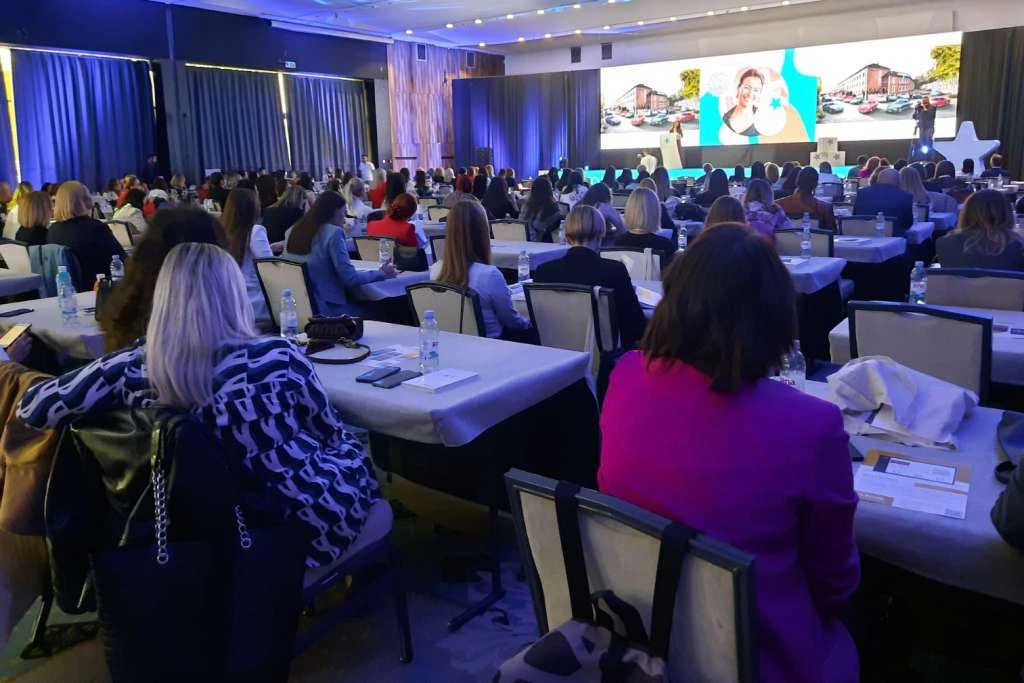 Prva Woman.Comm konferencija u Sarajevu okupila eksperte iz komunikacijske industrije