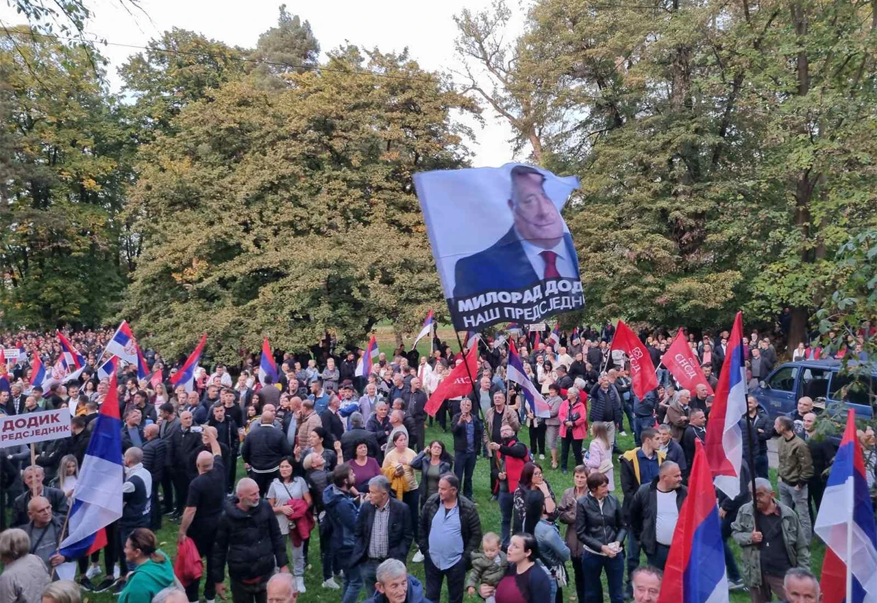 VIDEO | Dodik zapjevao na otvaranju mitinga: ''Aj' pa pukni zoro...''