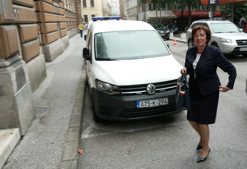 Dujmović: Ministri po svom nahođenju zapošljavaju savjetnike
