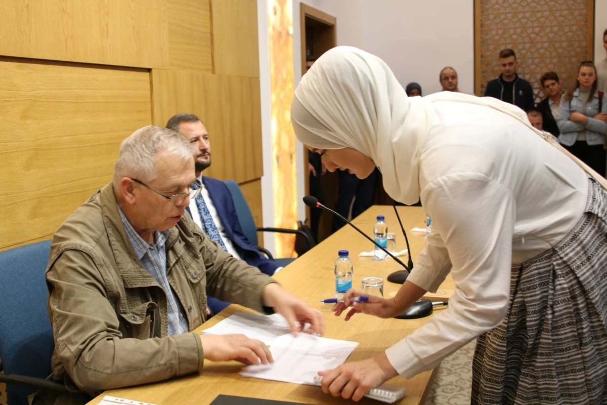 Fond "Gazi Husrev-beg" podijelio 320 stipendija