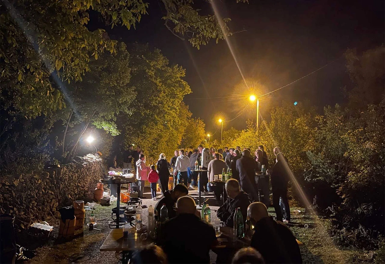 Polog: Priključivanje rasvjete proslavili narodnim veseljem