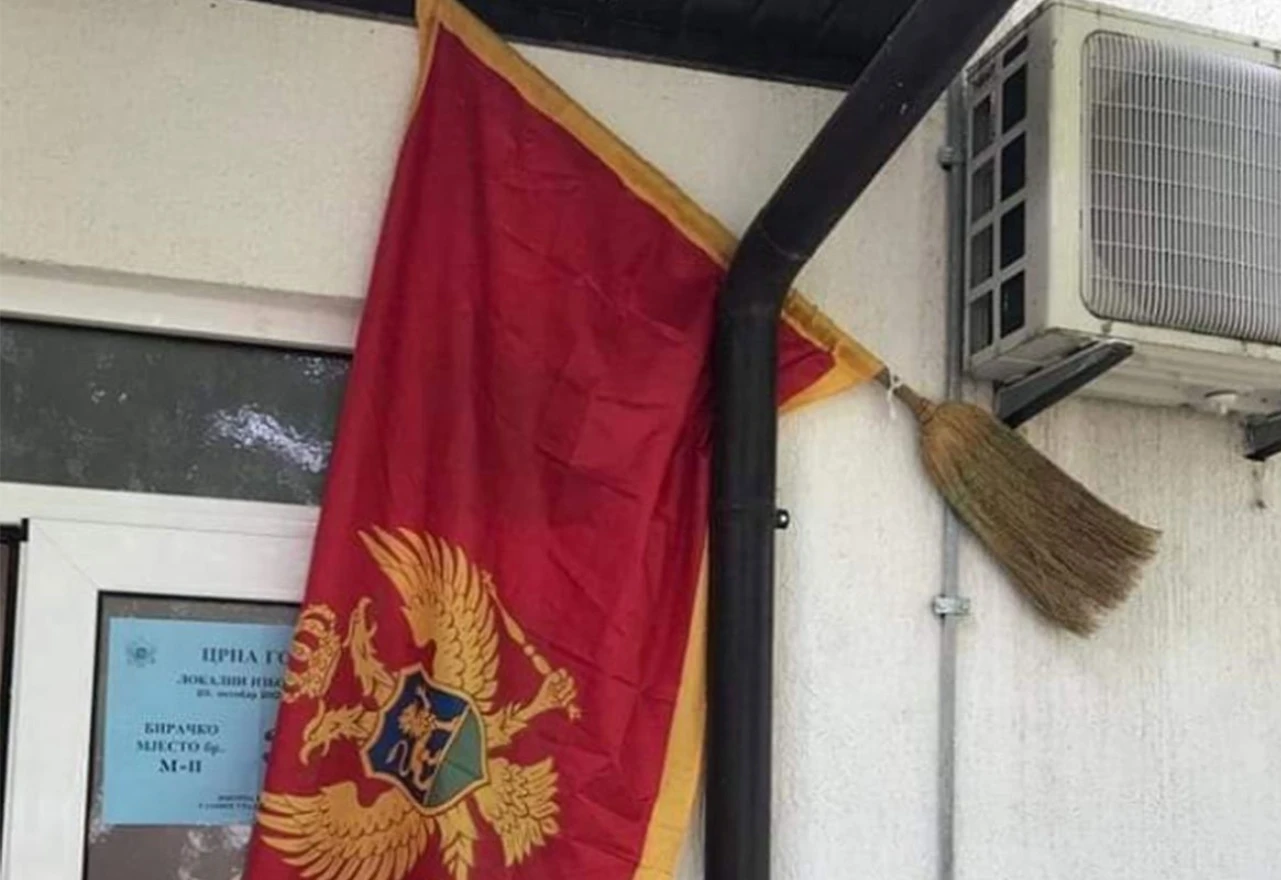 Crna Gora: Zastava obješena na metli