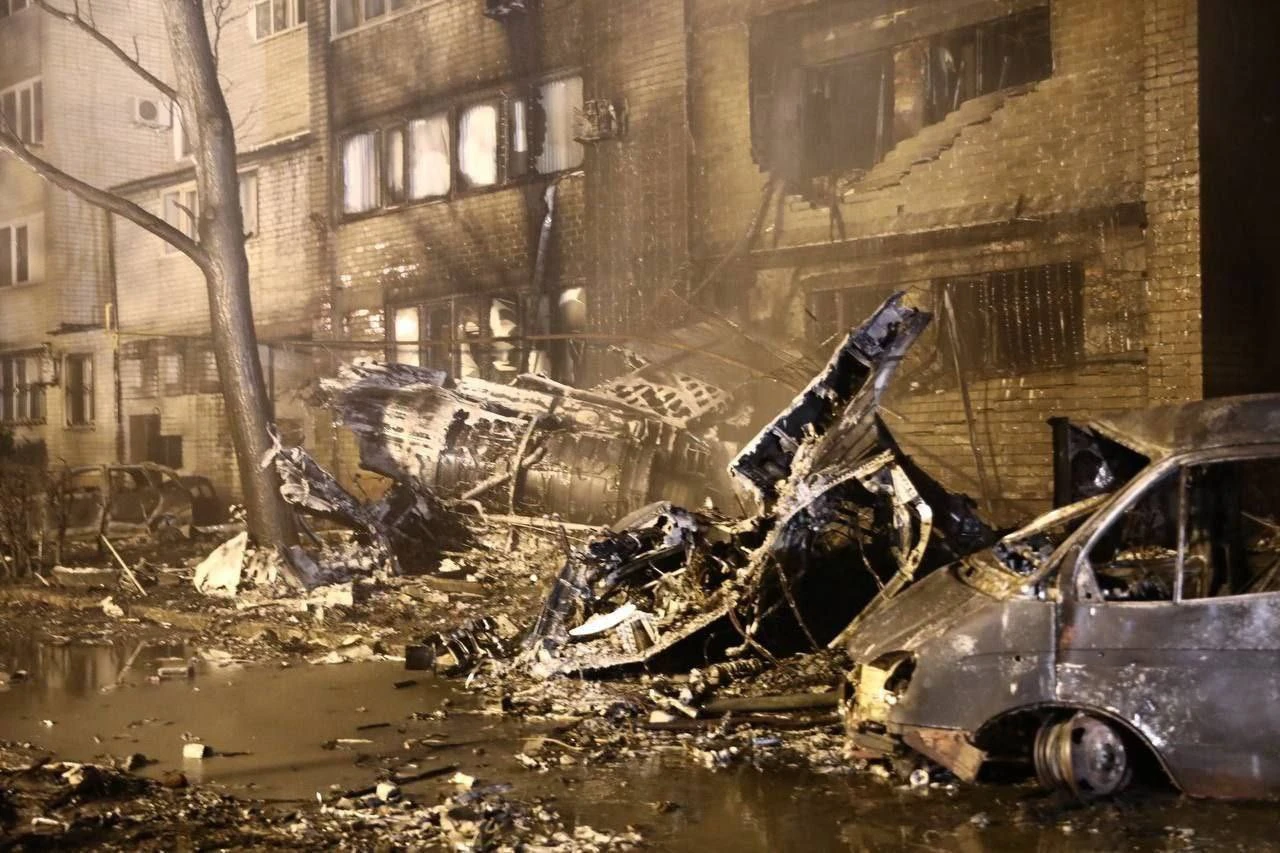 Ruski vojni avion pao na stambenu zgradu u Irkutsku, oba pilota poginula