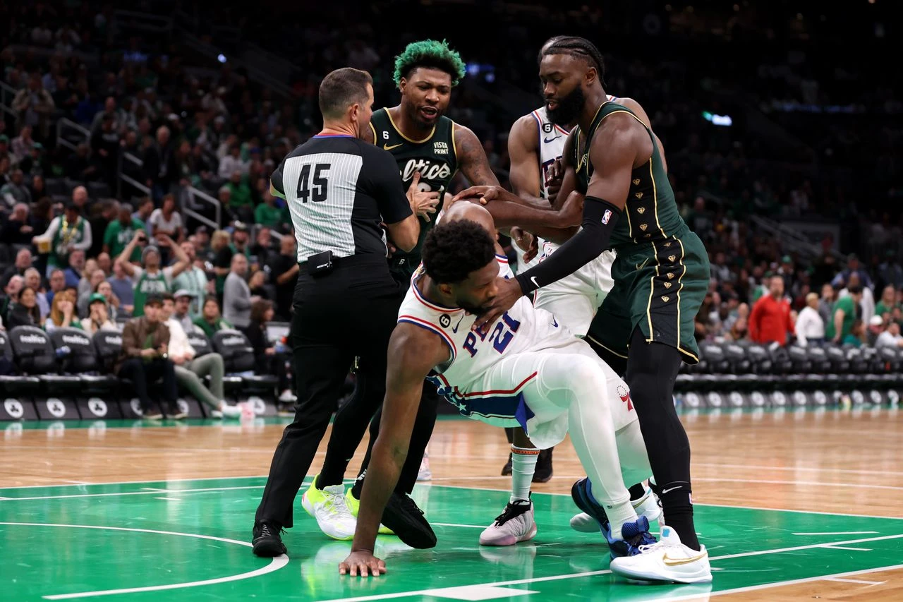 Za početak malo vatre, zakačili se Embiid i Smart