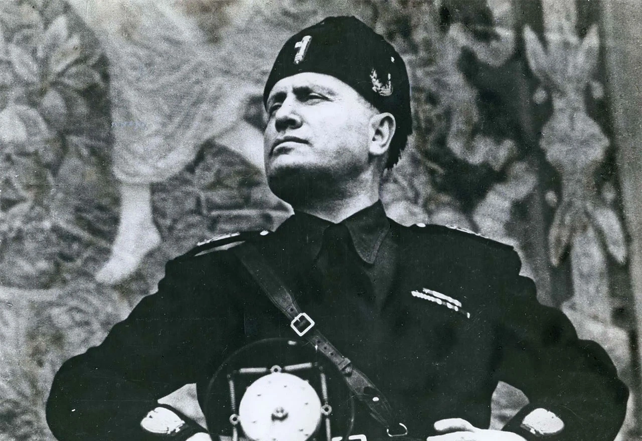 Spor oko Mussolinijeve fotografije potresa Italiju